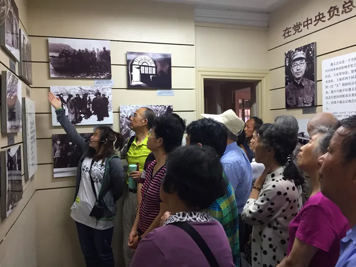 金匮街道仁康社区党总支组织党员参观张闻天旧居