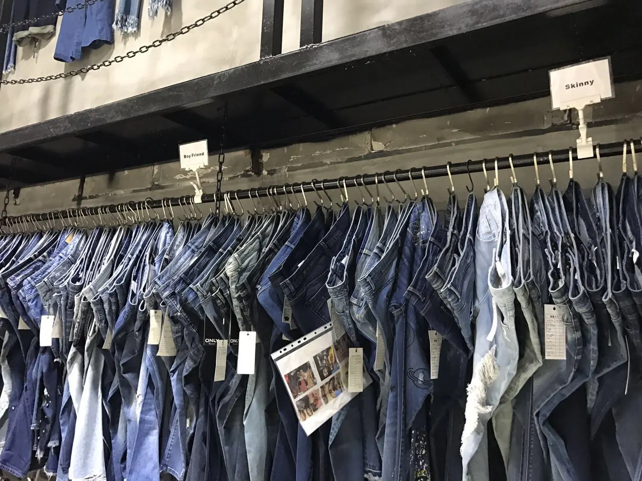 针梭织、牛仔服装